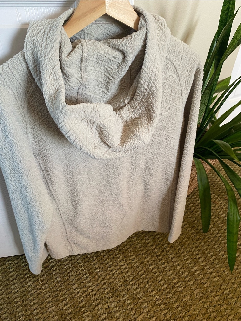 Patagonia Women's Cream Cowl Neck Fleece Pullover - Picture 5 of 5